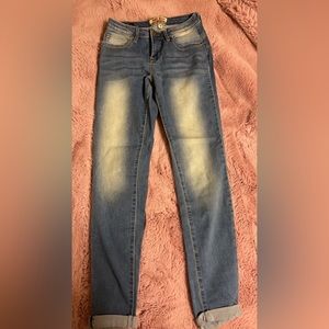 Butt lift skinny blue jeans.